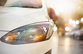 Șoferii sunt obligaţi să folosească în timpul zilei luminile de întâlnire pe toate drumurile publice